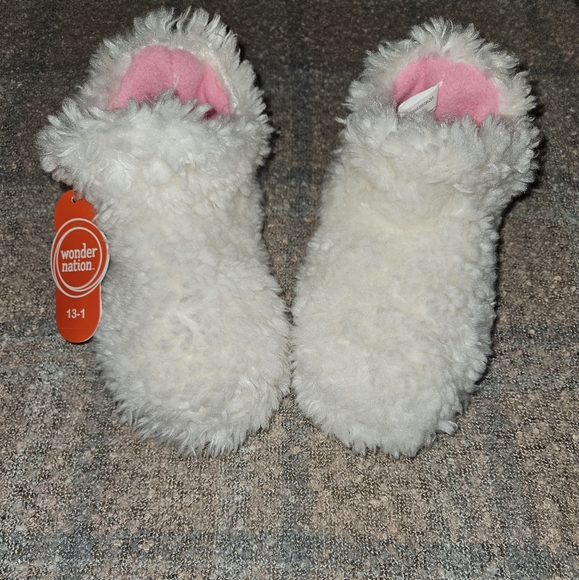 💵3/$20 Bundle 3 Specially Marked INWT Girls Wonder Nation Soft Fuzzy  Slippers - Picture 3 of 9